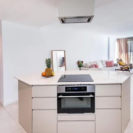 Centro Con Piscina Miramar מארבלה